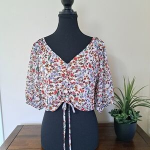 Dress Forum Floral Cropped Top  Women's Size Large Feminine Tan Green  Blouse